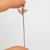 9ct gold antique seed pearl & red paste thistle stick pin with base metal pin (1.1g)