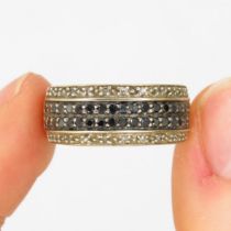 9ct gold black gemstone & diamond four row half eternity ring (4.2g) Size P