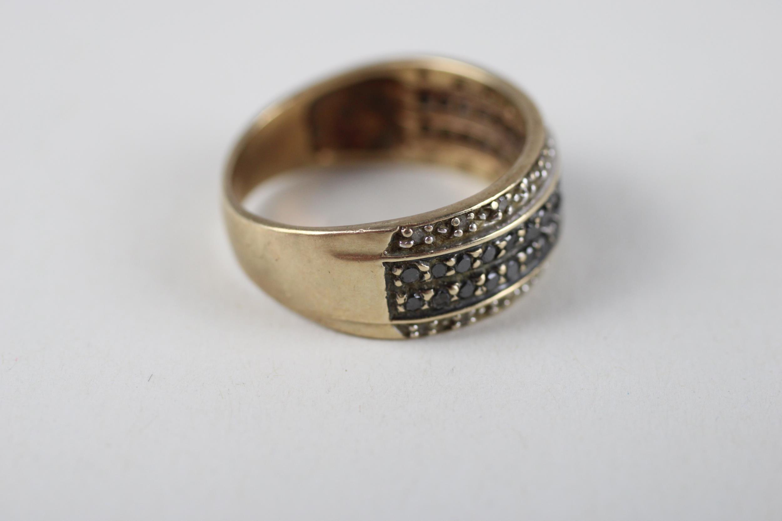 9ct gold black gemstone & diamond four row half eternity ring (4.2g) Size P - Image 3 of 5