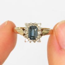 9ct gold blue topaz & diamond ring (1.9g) Size M