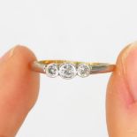 18ct gold platinum set old cut diamond three stone ring (1.6g) AS SEEN - Misshapen Size J