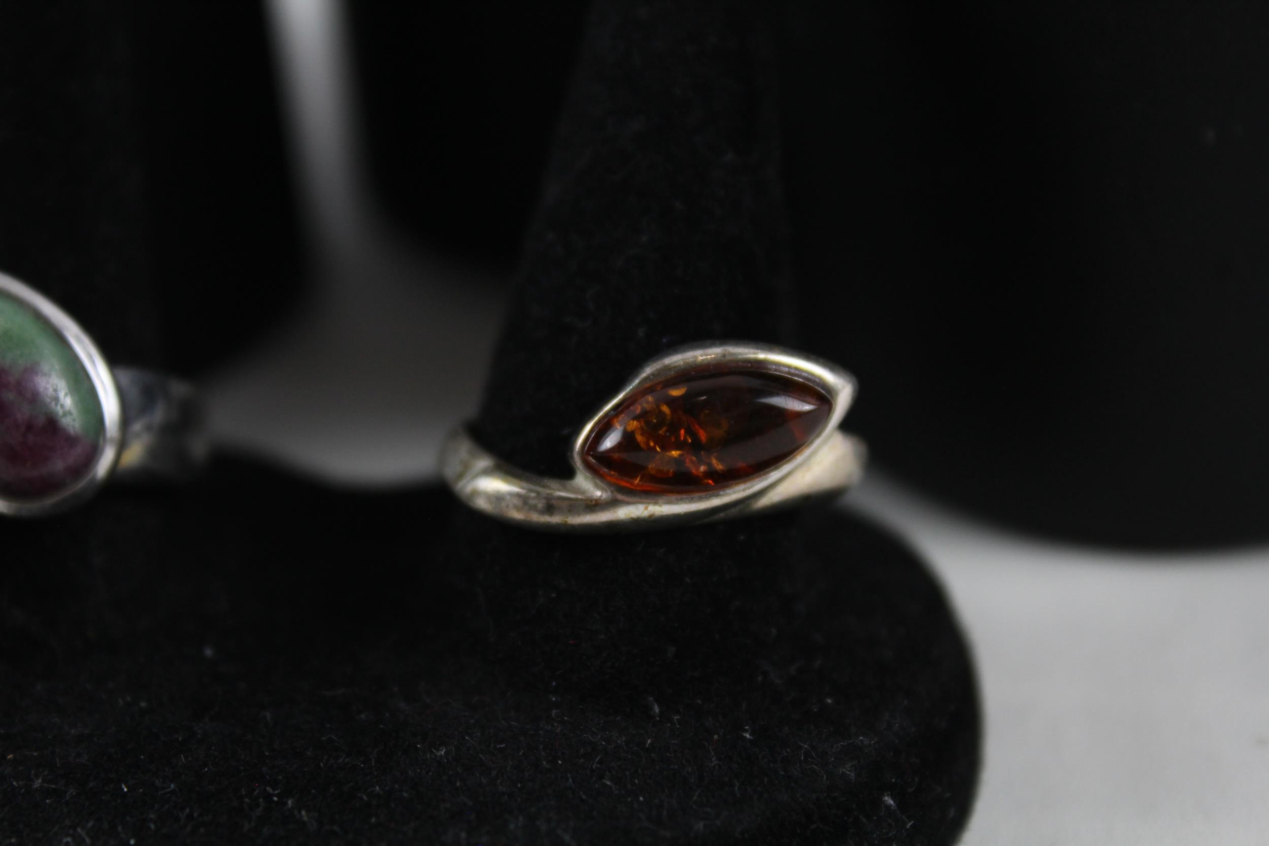 A collection of silver gemstone rings including Amber (41g) - Image 10 of 10