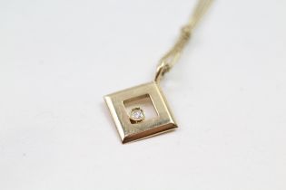 9ct gold diamond single stone pendant necklace (2.1g)