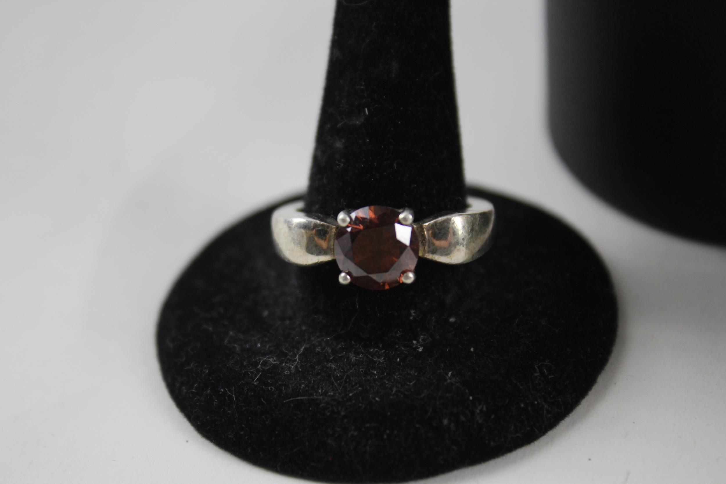 A collection of silver gemstone rings including Amber (41g) - Image 2 of 10