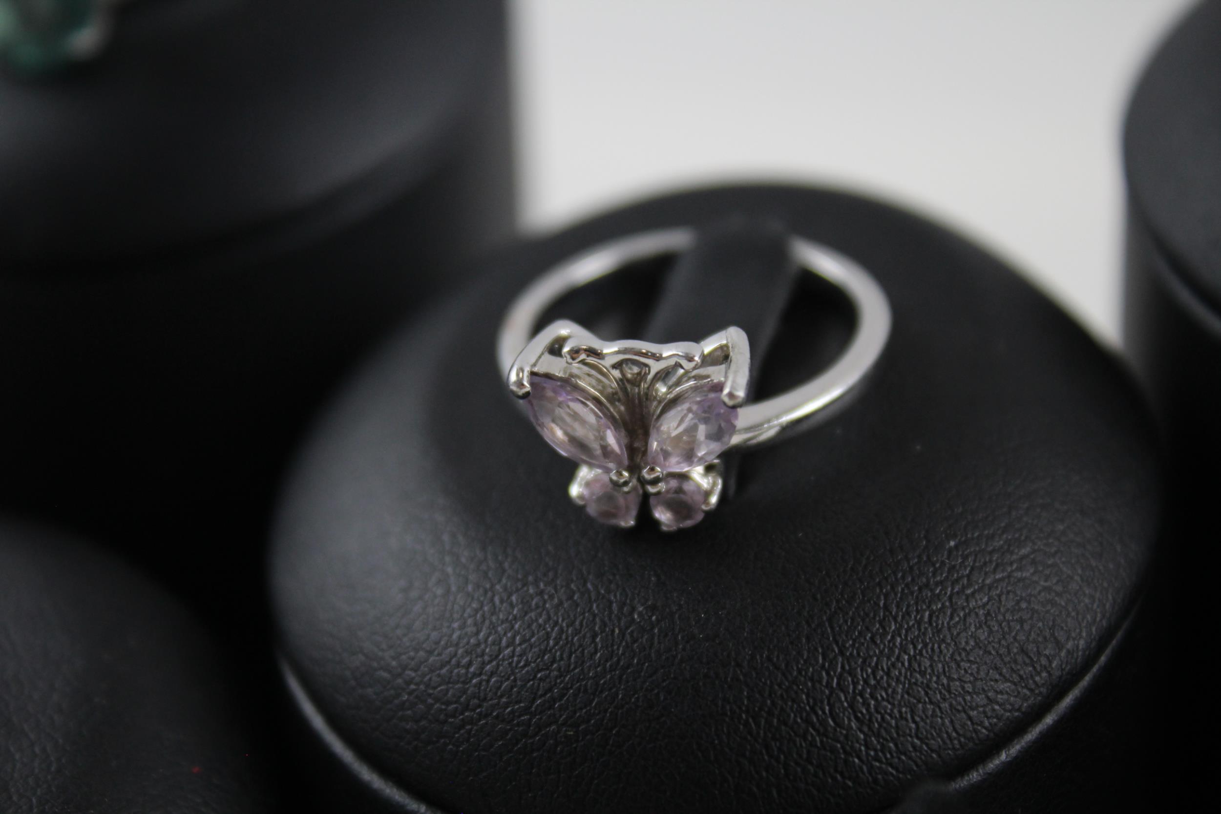 A collection of silver gemstone rings including Amethyst (23g) - Image 5 of 9