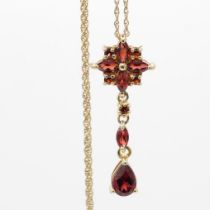 9ct gold garnet pendant necklace (2.8g)