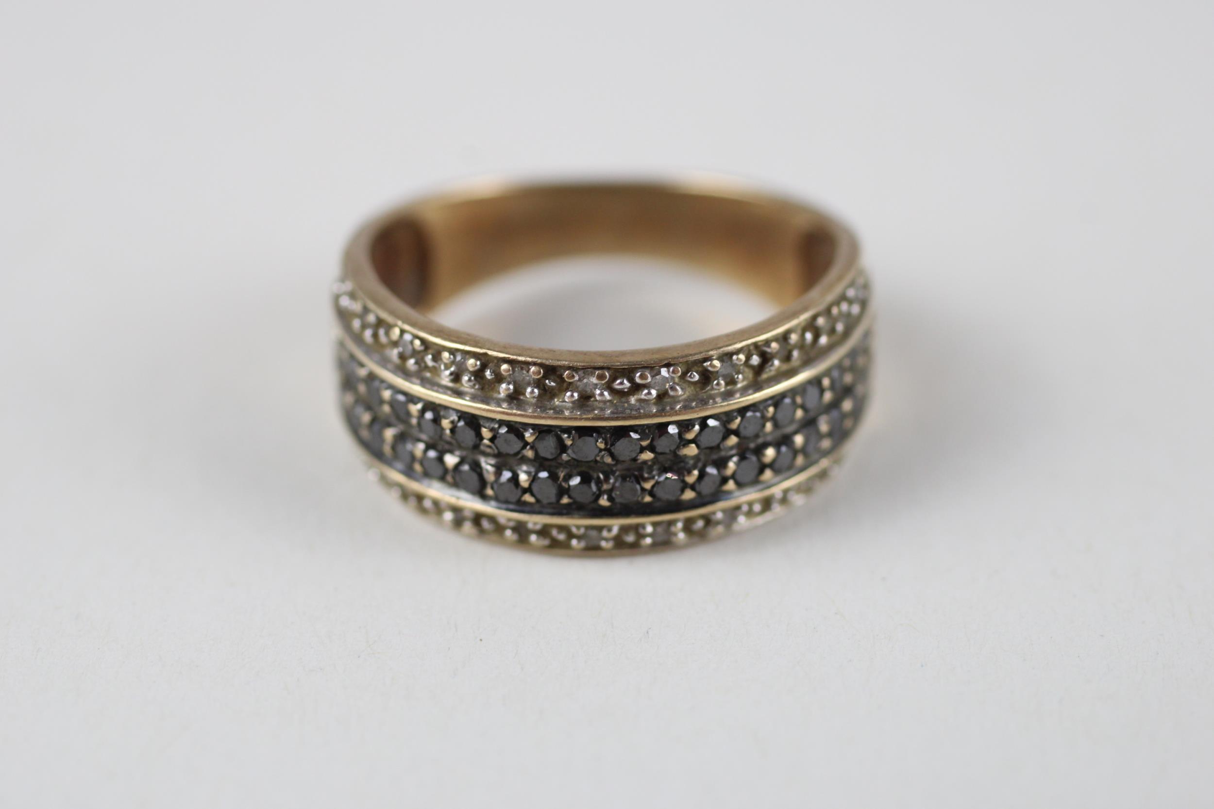 9ct gold black gemstone & diamond four row half eternity ring (4.2g) Size P - Image 2 of 5