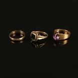 A set of 3 rings, 333/8K yellow gold, hallmarked, 6,7g, consisting of a band ring, size 56, a ring 