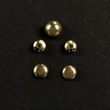 5 earrings / studs, two pairs each, 750/18K yellow gold (tested), 2.88g, one ear nut 750 yellow gol