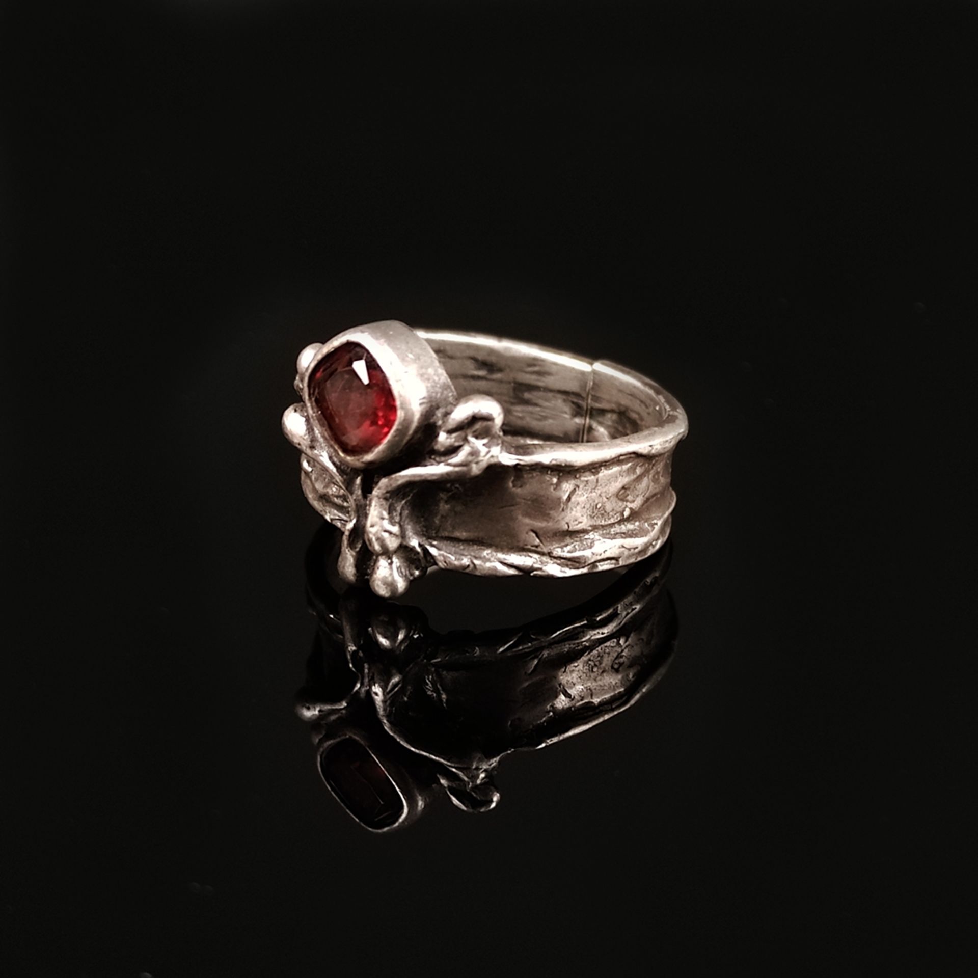 Designer garnet ring, silver 835, 5.9g, Perli-Schmuck Schwäbisch Gmünd, ring designed as a structur