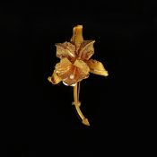 Orchideen-Brosche, 750/18K Gelbgold (punziert), 9,52g, aufwendig ausgearbeitete Brosche mit kleiner
