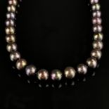 Cultured pearl necklace, 585/14K yellow gold (hallmarked), total weight 60.7g, evenly sized pearls 