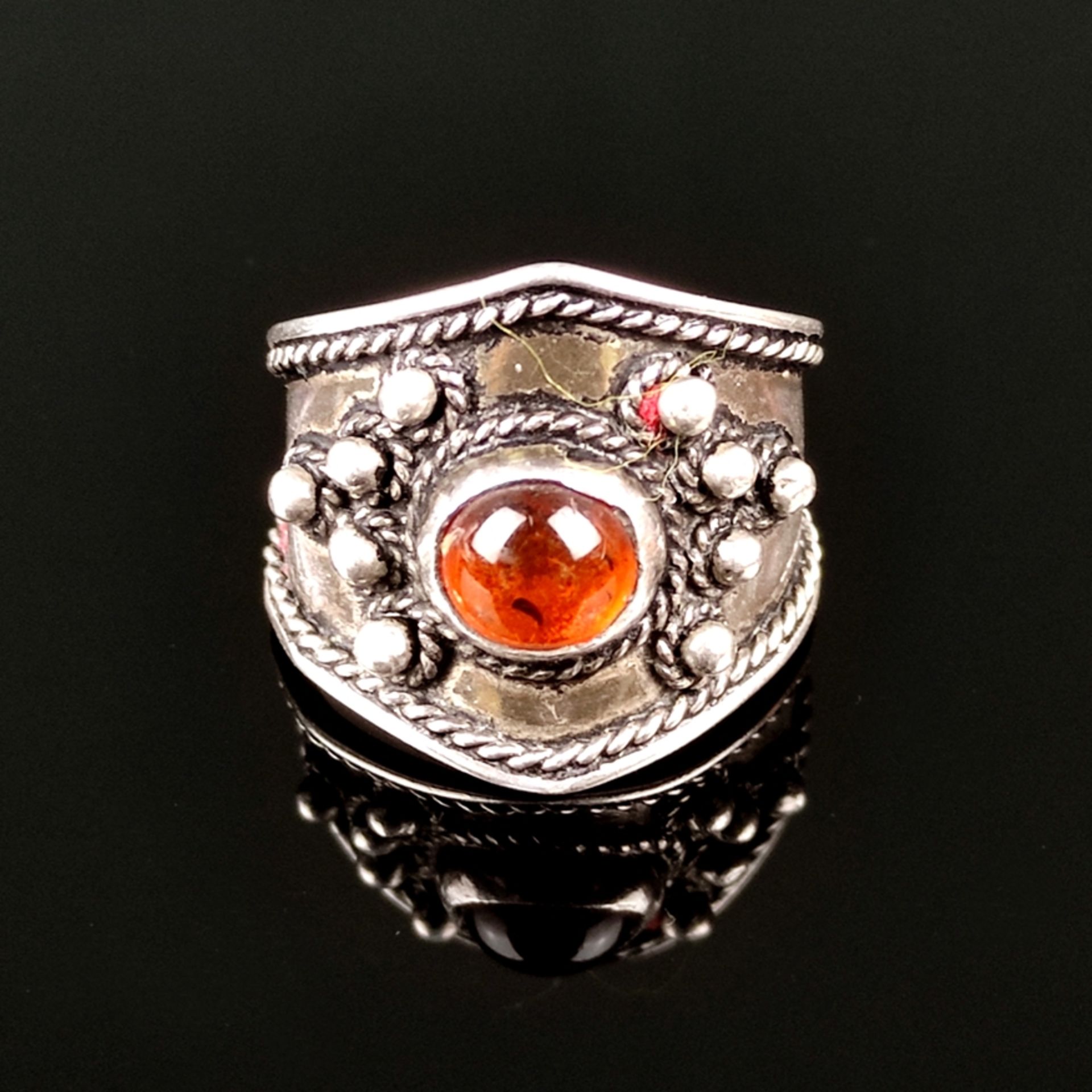 Antique amber ring, silver 925 (hallmarked), 6,0g, centre set with oval transparent honey amber cab - Image 2 of 3