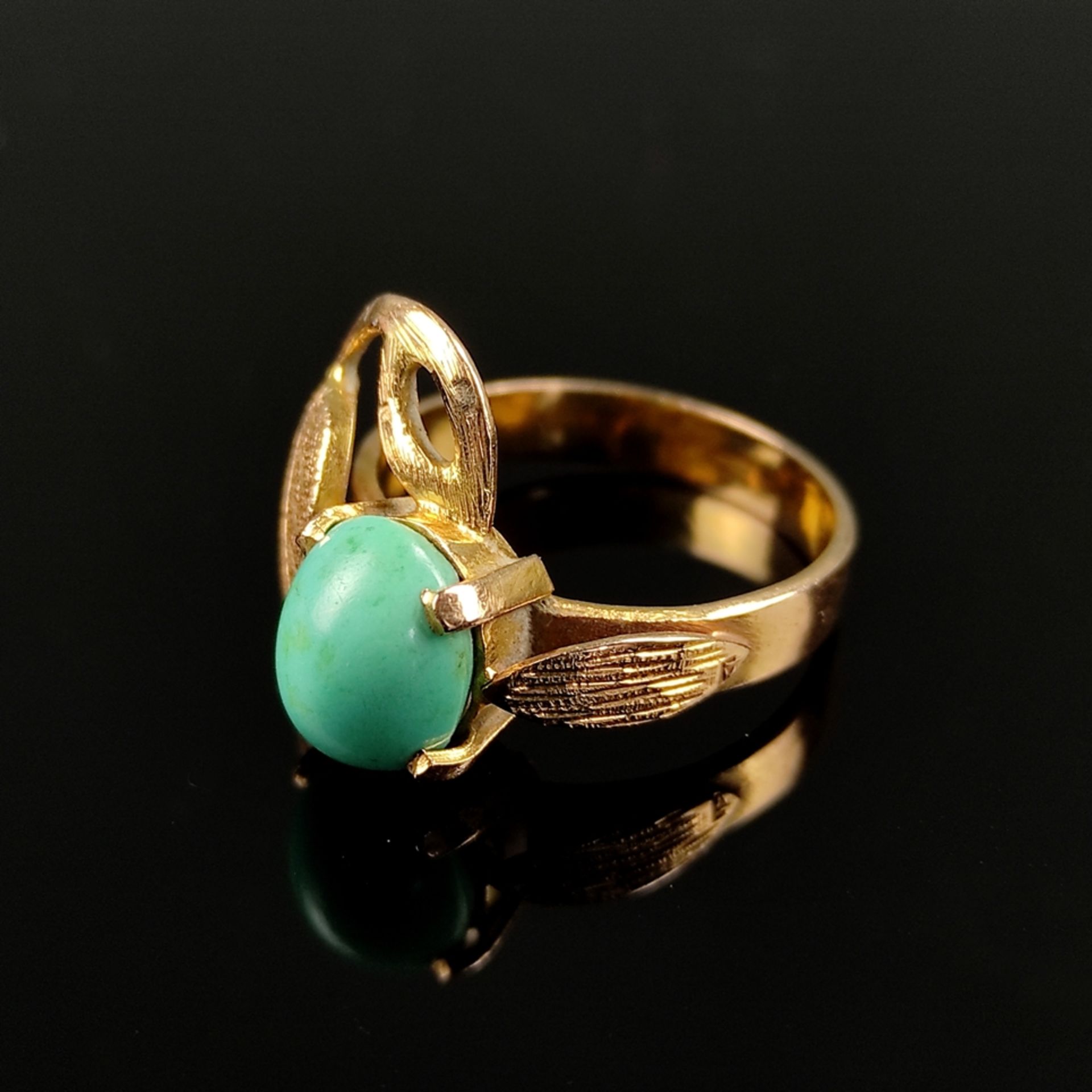 Turquoise ring, 750/18K yellow gold (tested), total weight 5.65g, front with oval turquoise cabocho