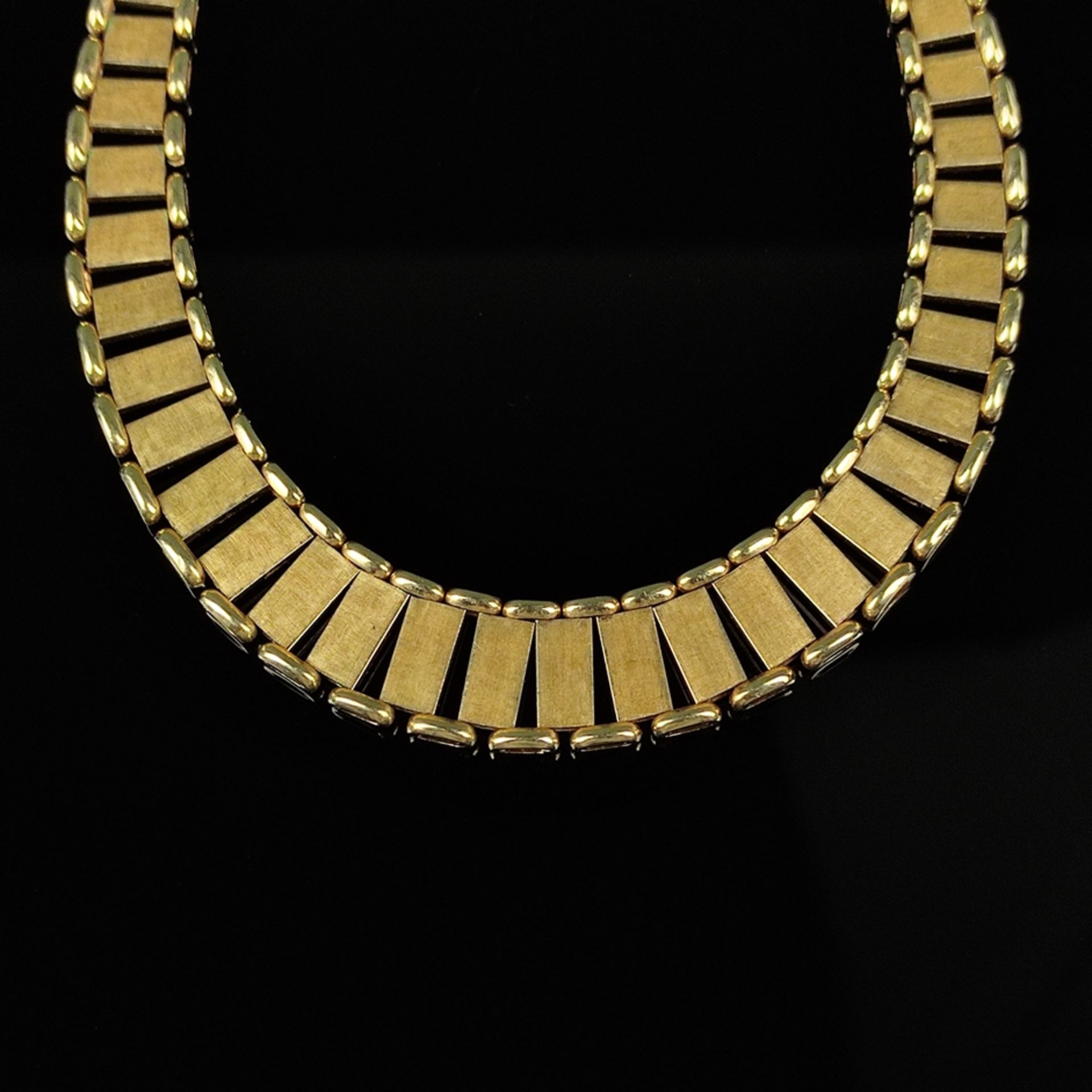 Necklace, 585/14K yellow gold (hallmarked), 37,8g, rectangular flexible links increasing in size to