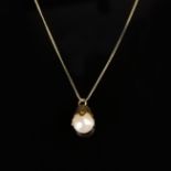 Pearl pendant on fine chain, 585/14K yellow gold (tested and hallmarked), total weight 1.95g, ring 