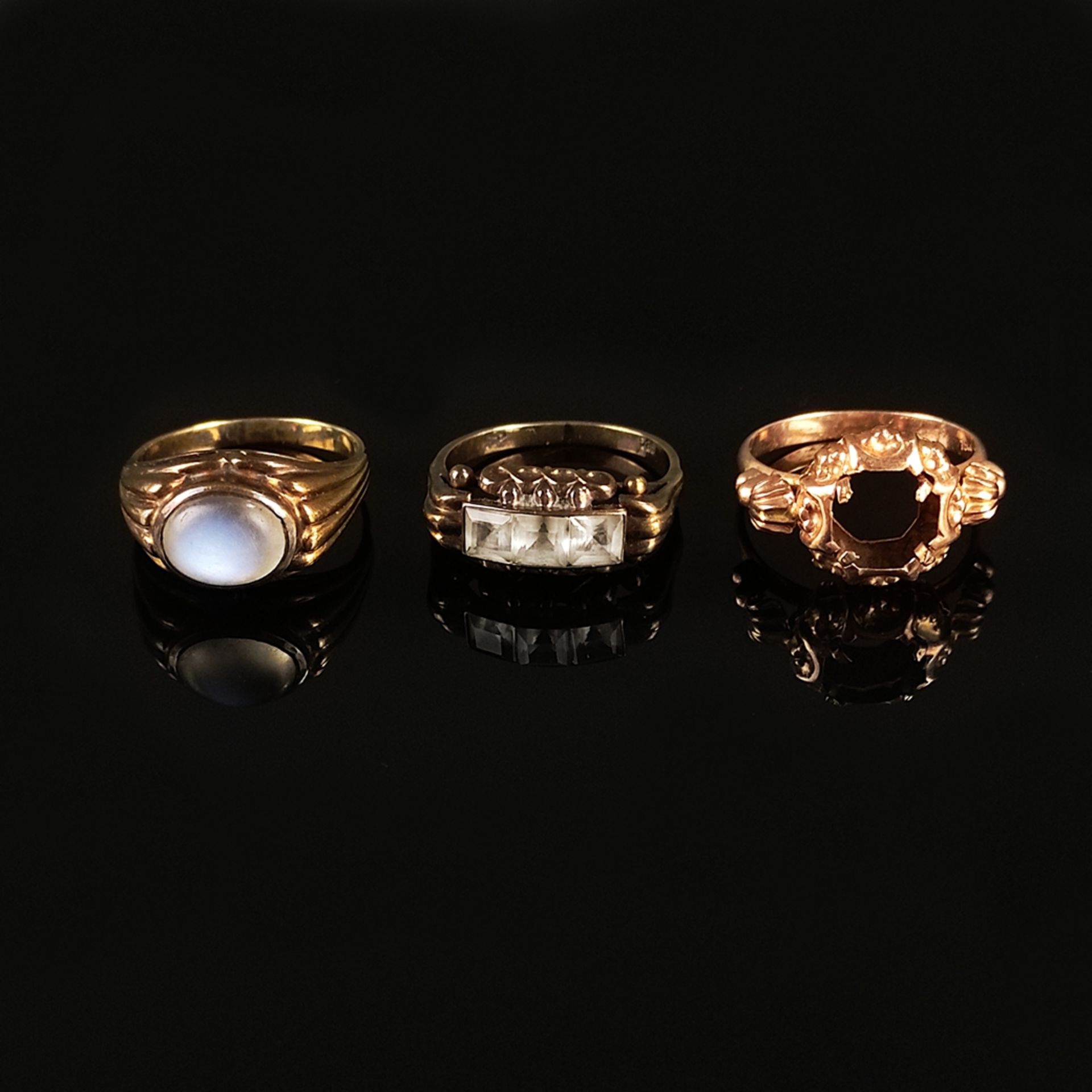 3 rings, 585/14K (7.25g) and 750/18K (2.82g) yellow gold, all hallmarked, probably early 20th centu - Image 2 of 4