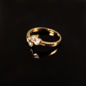 Diamant-Goldring, 750/18K Gelbgold (punziert), 2,26g, Schauseite besetzt mit vier Diamanten von zus