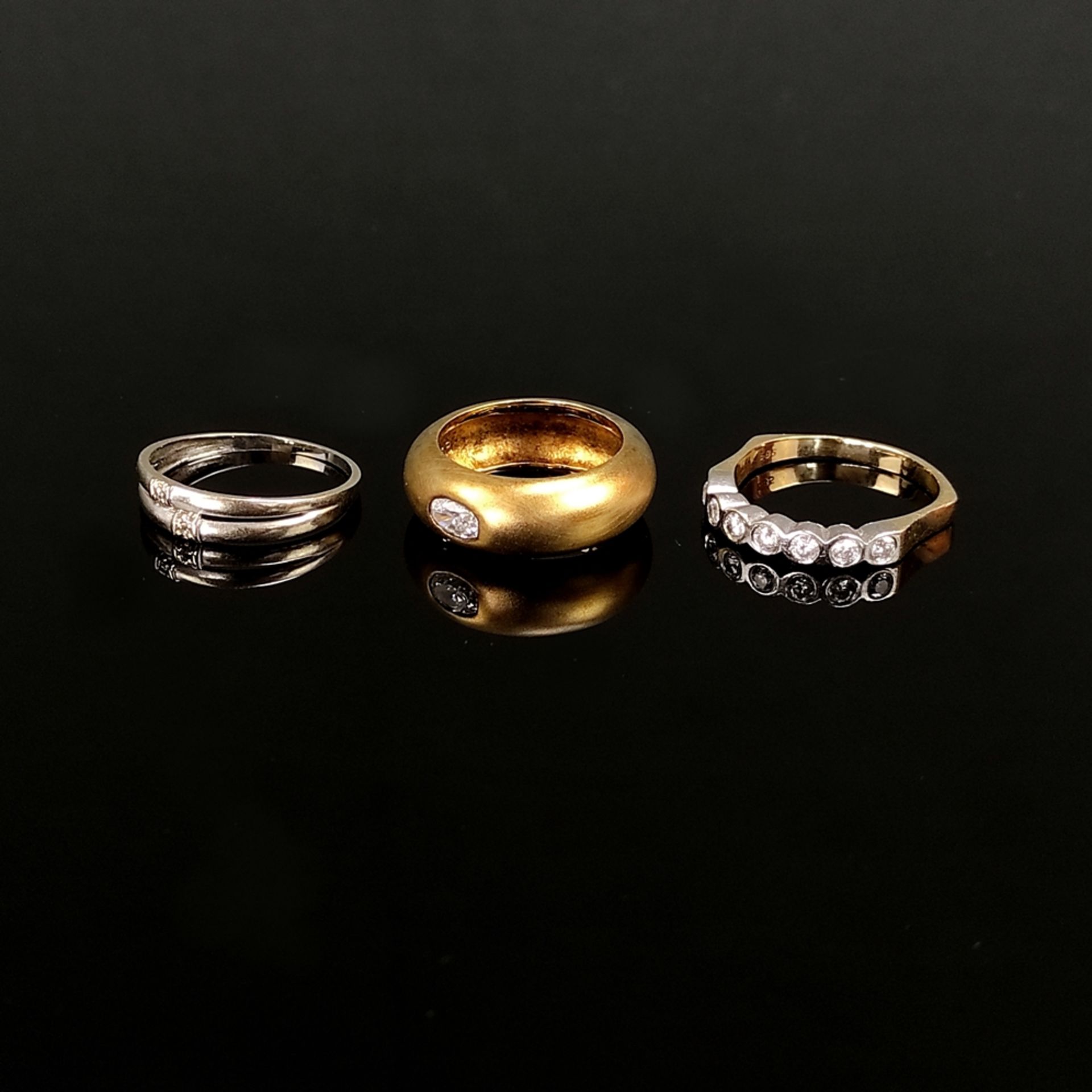 3 Ringe, bestehend aus Ring mit 7 Schmucksteinen, 585/14K Weiß- und Gelbgold (punziert), 3,69g, Rin