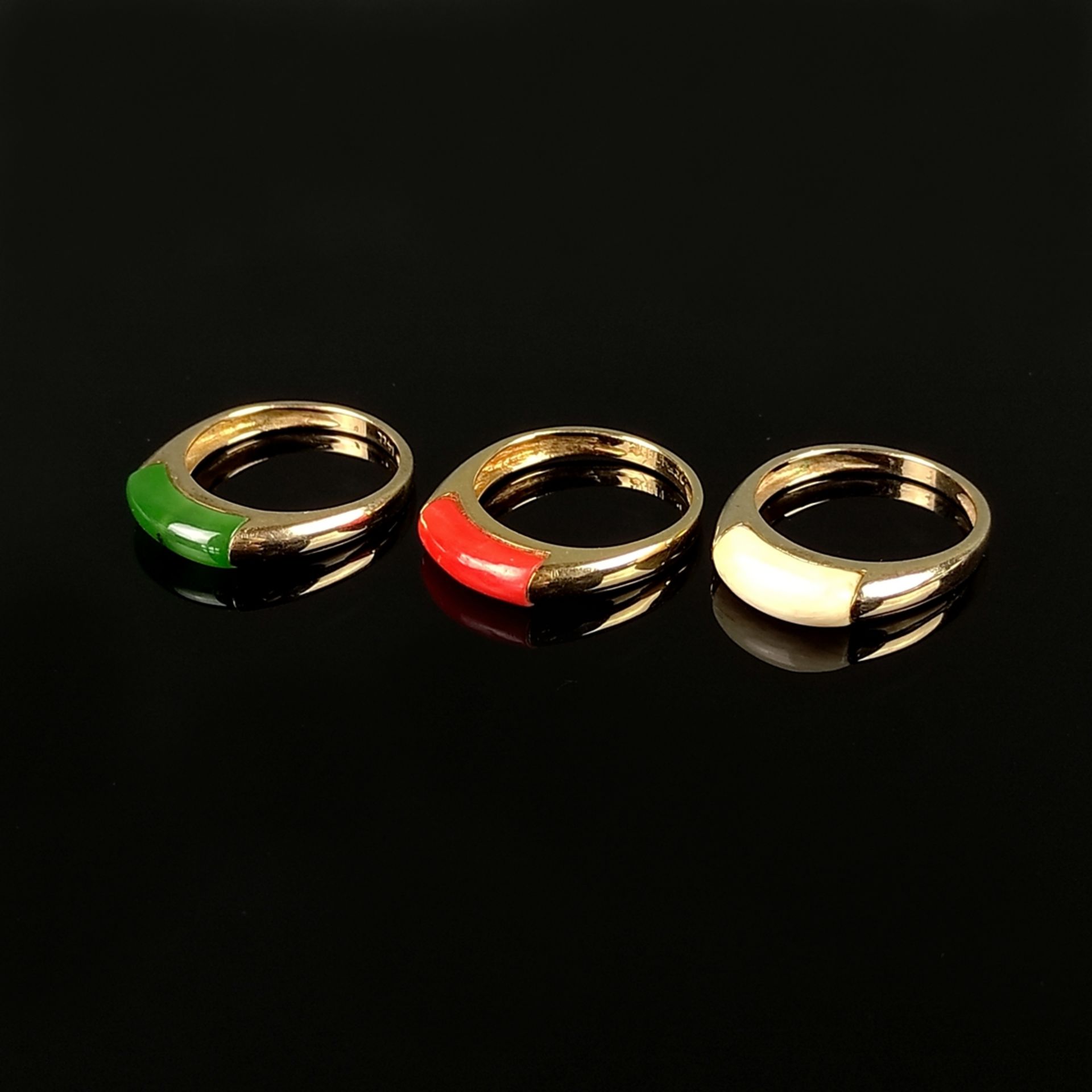 Ring Set, Grosse Design, bestehend aus 3 passenden Ringen, einer 750/18K Gelbgold (punziert) zwei 5