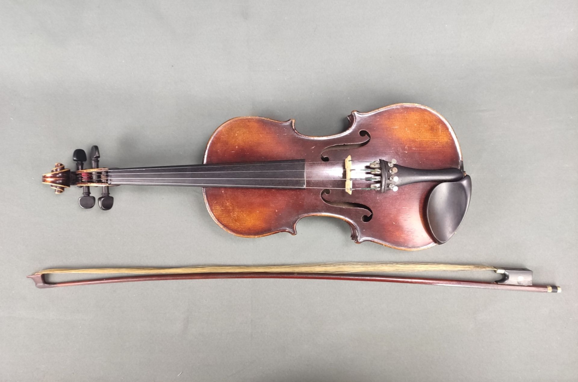 Violin, marked "Aubert" on the bridge, inside with label "Jühling Dresden 1891", with chinrest, in  - Image 3 of 5