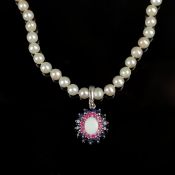Opal- Anhänger an naturgrauer Perlenkette, Silber 925, Gesamtgewicht 25,6g, Clip-Anhänger signiert 
