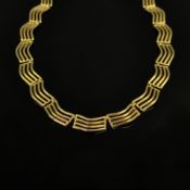 Collier, 333/8K Gelbgold (punziert), 9,2g, aus Elementen mit je vier gebogenen Stäben gefertigt, mi