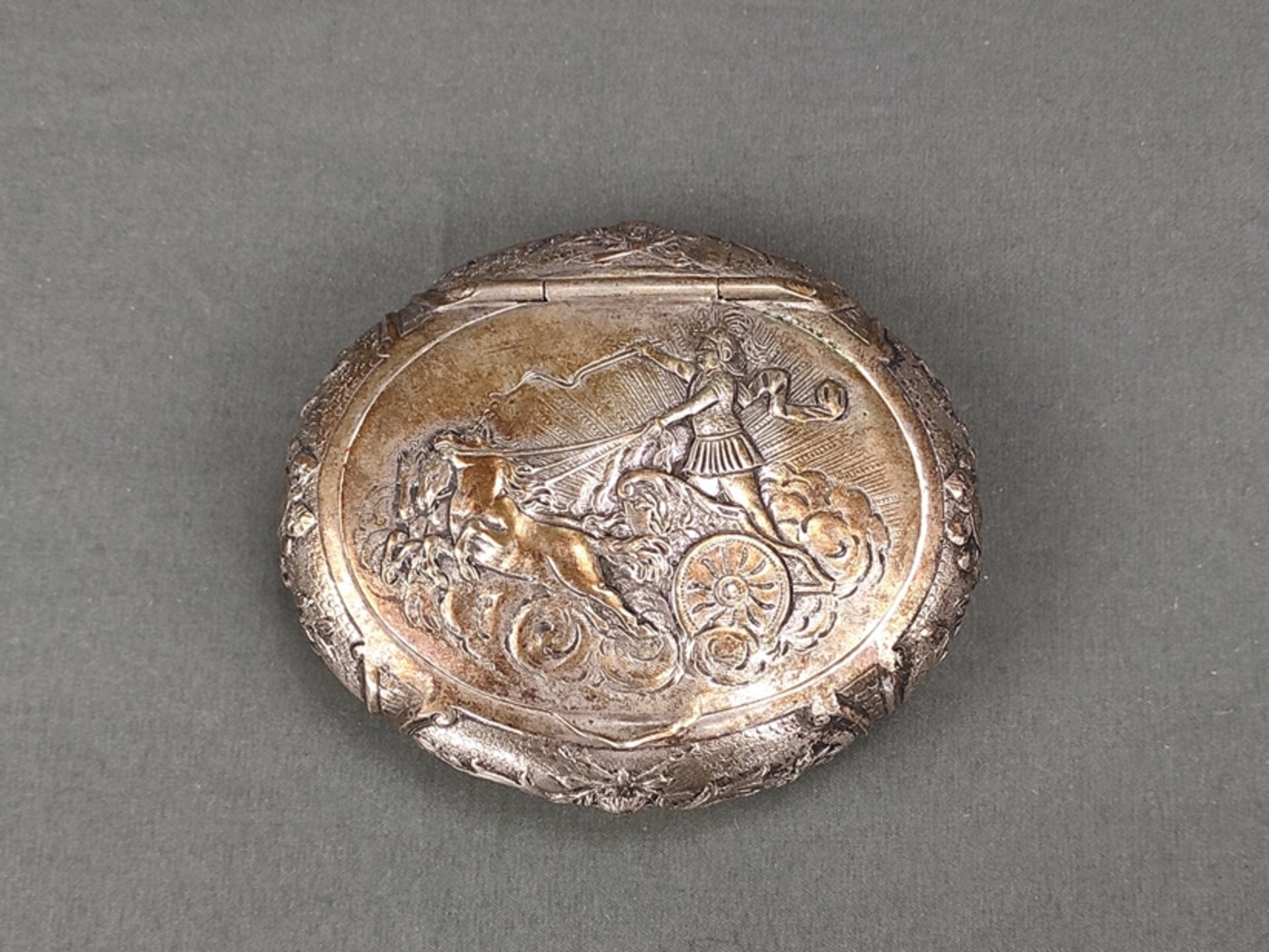 Deckeldose, Silber 800, Deutschland, 104g, ovale Form, Deckel verziert mit römischem Streitwagen, M