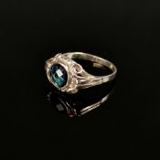 Art-Deco-Topas-Ring, Silber 935, 3,15g, Ringkopf besetzt mit einem rund facettierten geprüften Blau