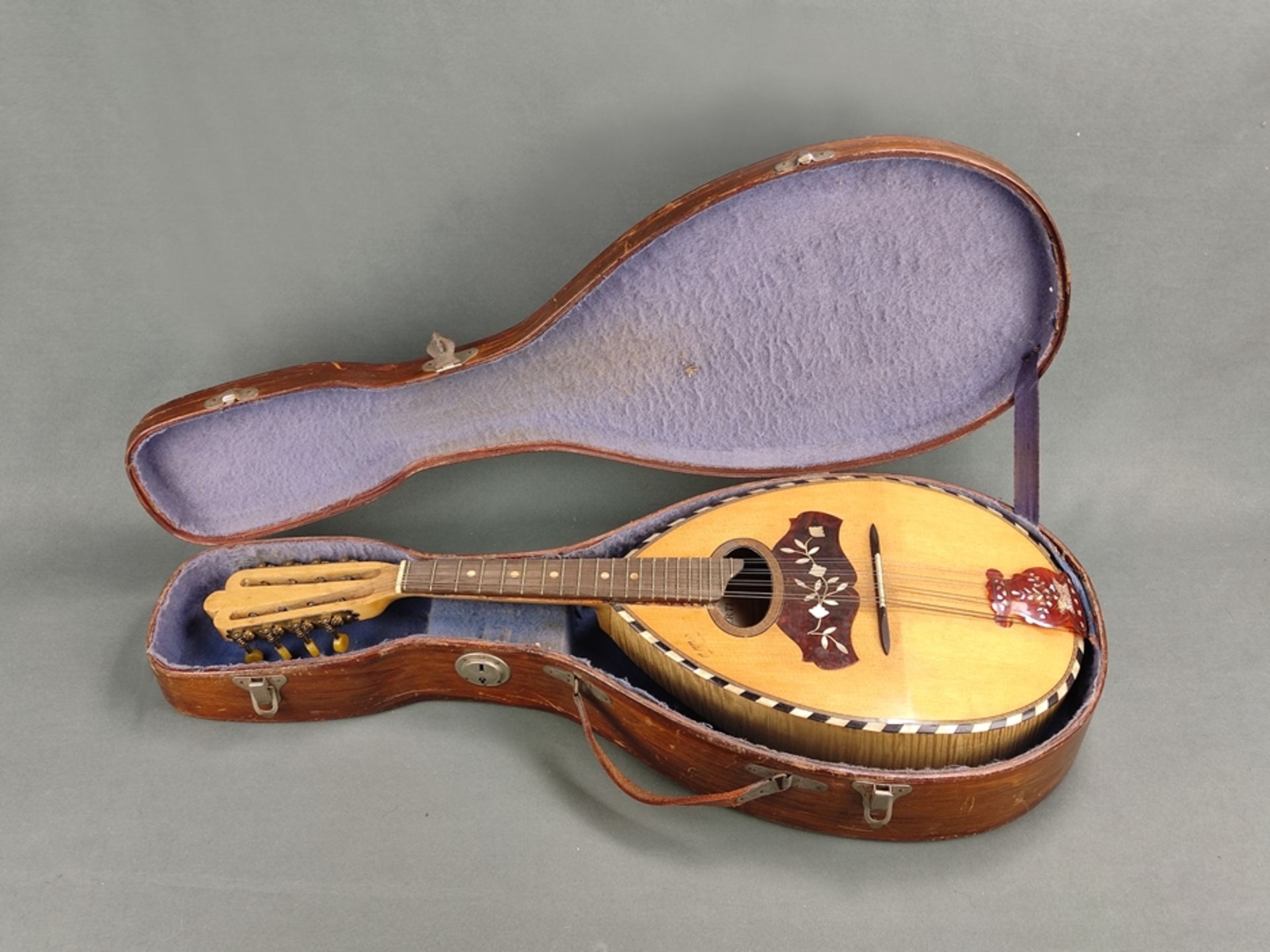 Mandolin, Italy, Naples, first half of 19th century, signed Alberto Alberti, maple wood and mother-