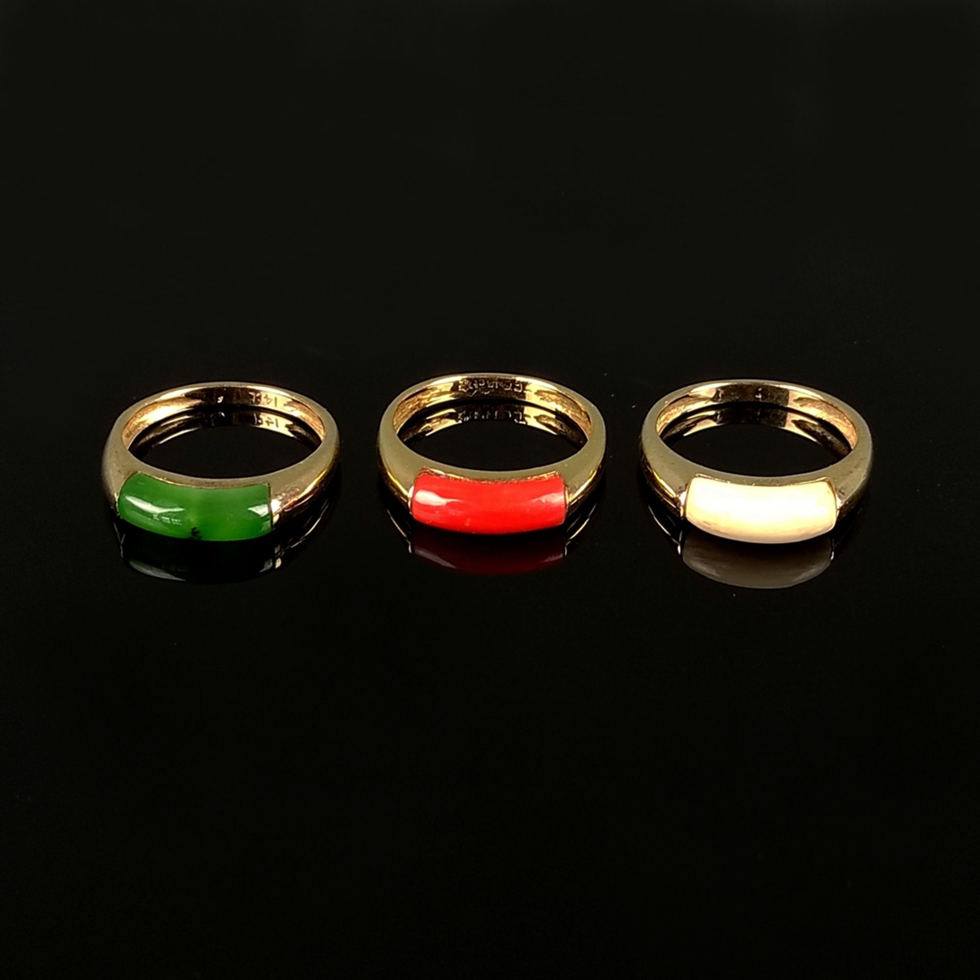 Ring Set, Grosse Design, bestehend aus 3 passenden Ringen, einer 750/18K Gelbgold (punziert) zwei 5 - Bild 2 aus 5