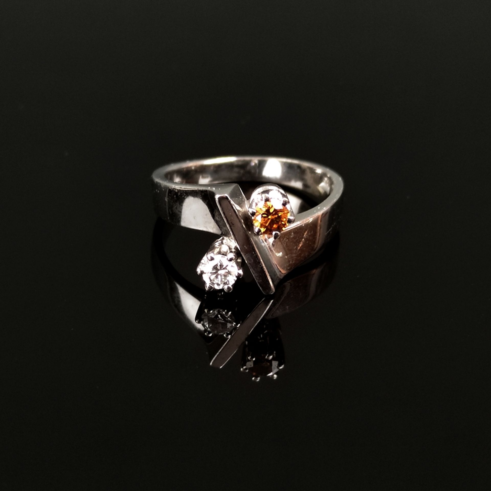 Fancy Diamant Design Ring, 585/14K Weißgold (punziert), 5,43g, Vorderseite mit zwei Brillanten, ein - Bild 2 aus 3
