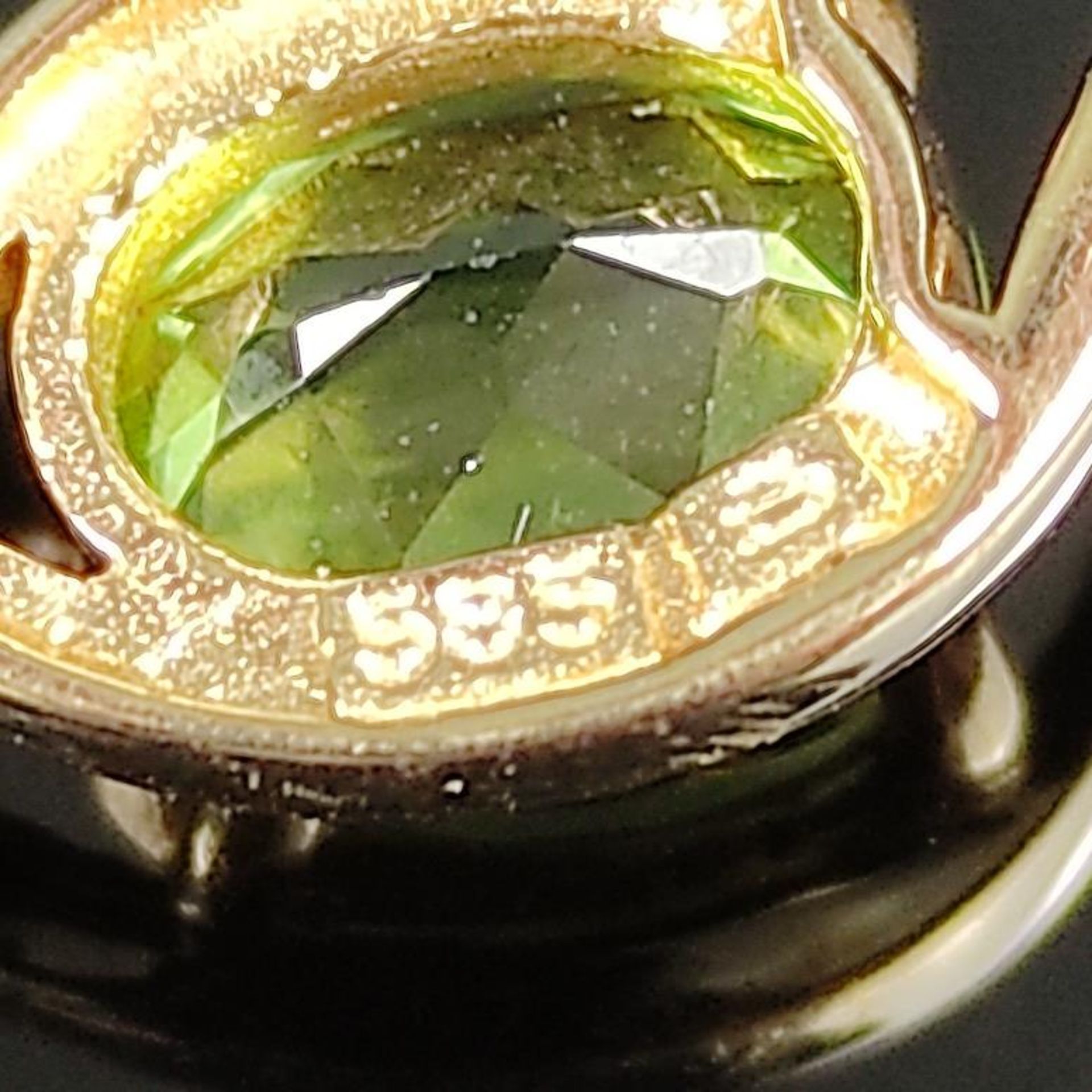 Peridot-Gold-Collier, 585/14K Gelbgold, Gesamtgewicht 4,2g, Anhänger besetzt mit oval facettierten, - Bild 2 aus 2