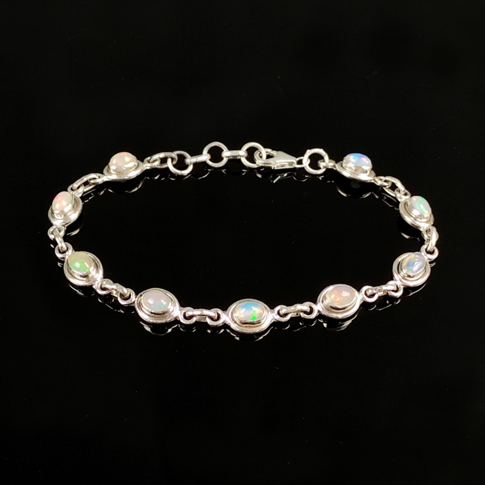 Voll-Opal-Armband, Silber 925, Gesamtgewicht 12g, Armband besetzt mit neun ovalen Vollopal-Cabochon