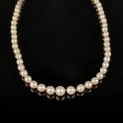 Feine Akoya Perlenkette, 585/14K Weißgold (punziert), Gesamtgewicht 11g, feine weiße Perlen im Verl