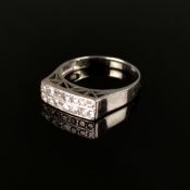 Art Deco Diamantring, um 1920/1930, 750/18K Weißgold (getestet), 3,05g, Vorderseite besetzt mit 14 