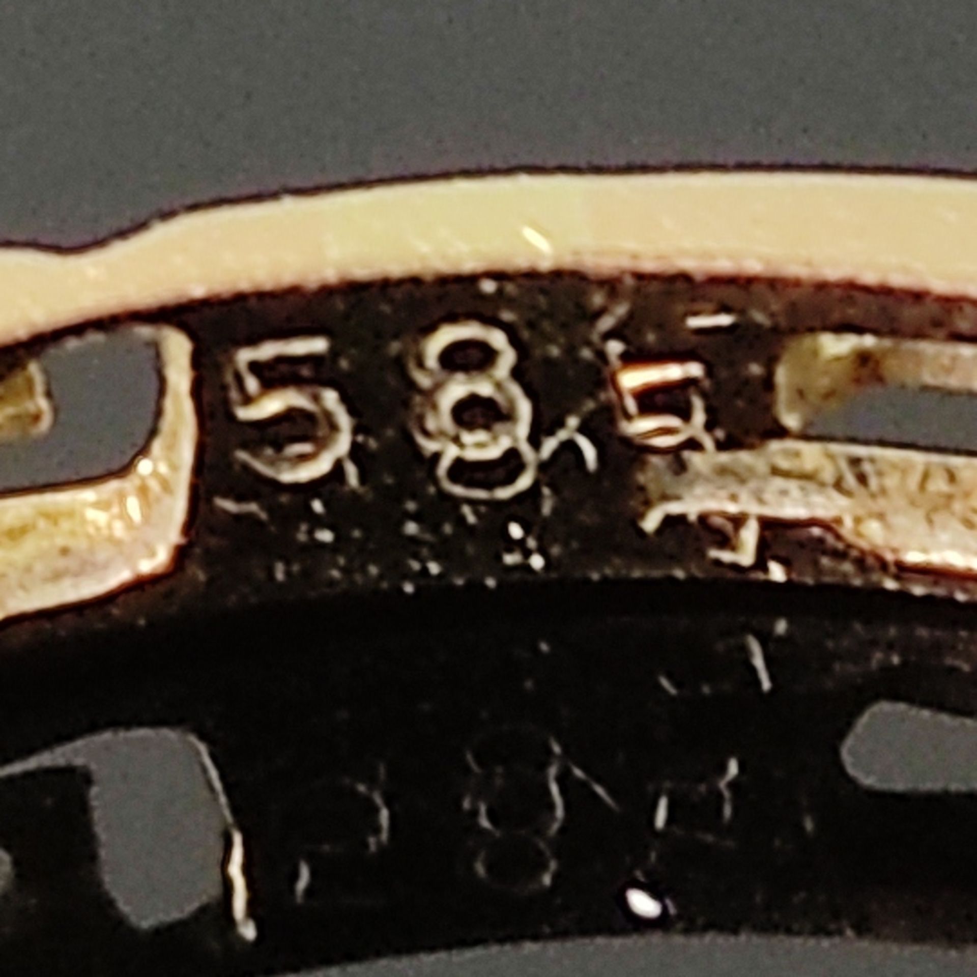 Zwei Bandringe, einer 750/18K Weißgold (punziert), 1,9g, Ringgröße 54 und einer mit durchbrochenem  - Bild 3 aus 3