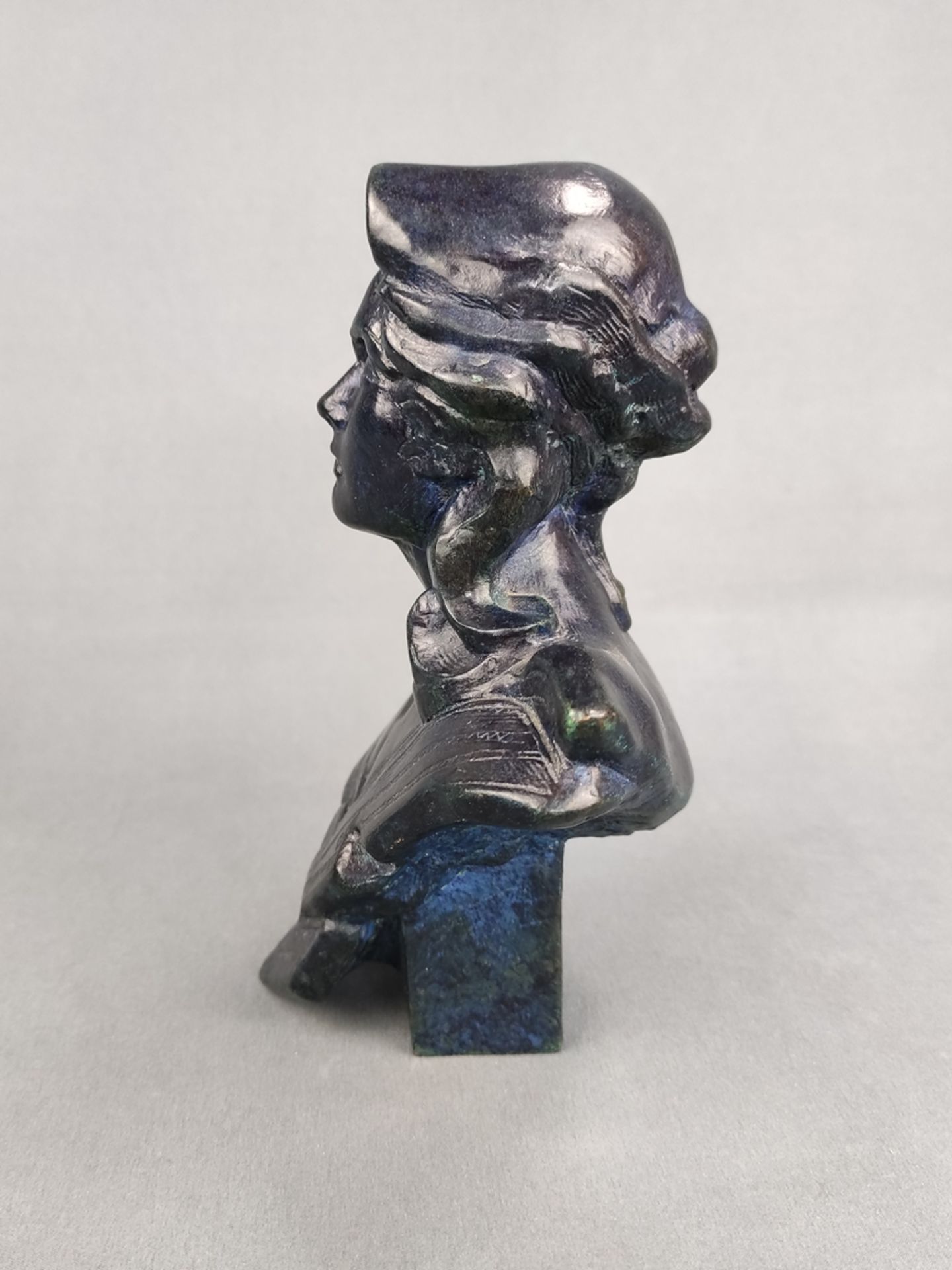 Chavanon, R.L. nach, "Buste de Marianne", Bronze dunkelblau/grün patiniert, datiert 1989 rechst unt - Bild 2 aus 3
