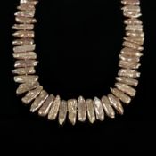 Keshi-Perlen-Collier, 53,3g, einzeln geknotet, Steckschließe aus Silber, Länge 46cm, Breite 2cm