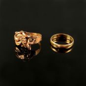 Zwei Ringe, bestehend aus einem Bandring, 585/14K Gelbgold (punziert), 3,62g, Ringgröße 61, und ein