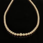 Perlenkette, Schließe aus 333/8K Weiß- und Gelbgold (punziert), 13,92g, cremeweiß-lüsterne Perlen i