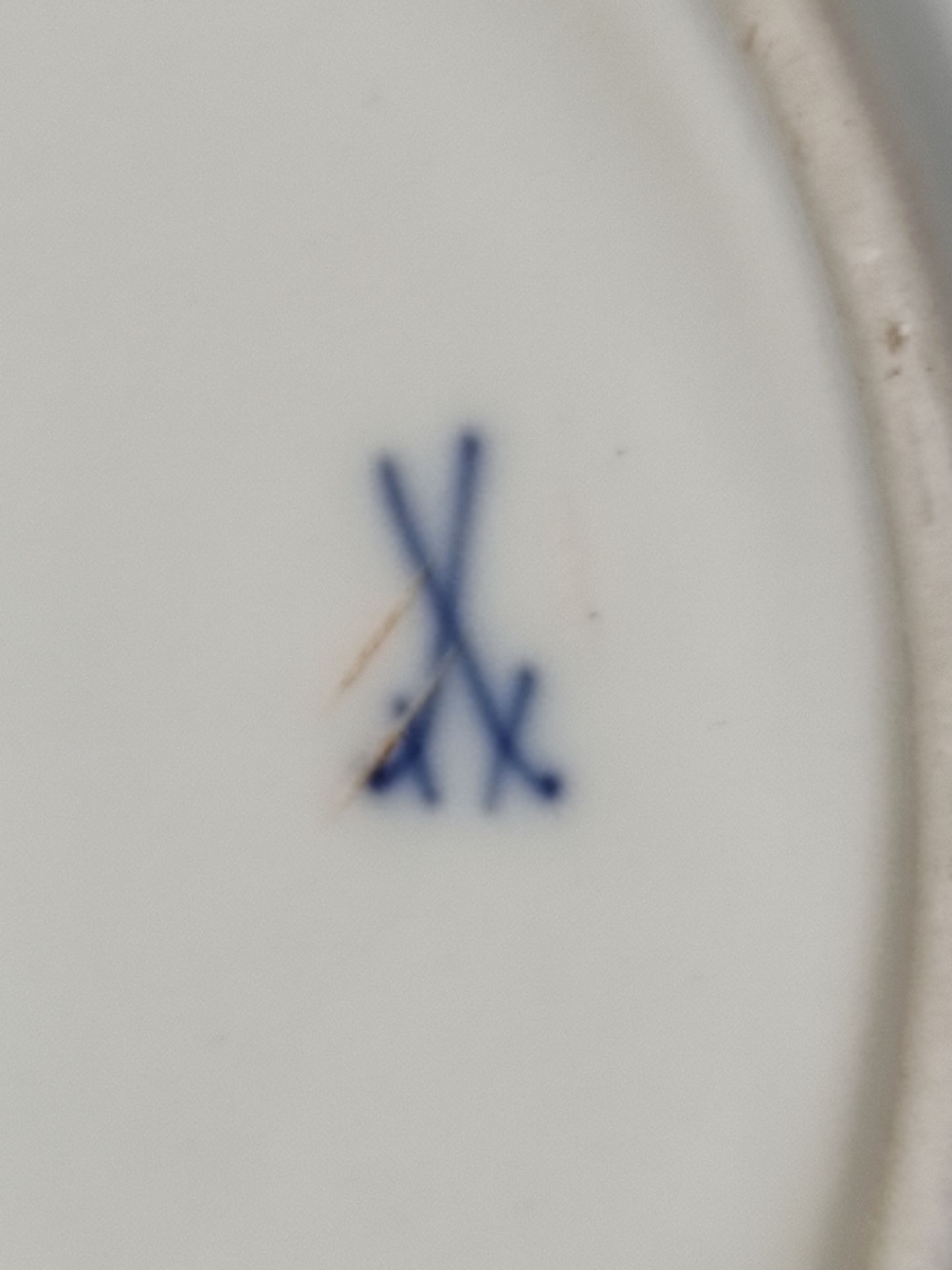 Bowl, Meissen sword mark, Knauf, 2nd choice, round, wavy rim, lip with basket relief and three cart - Image 2 of 2