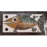 Tehnik, Lubor (1926 - 1987 Prag) "Keramikplatte mit Fisch", der Fisch in Gold/Ocker- und Grüntönen