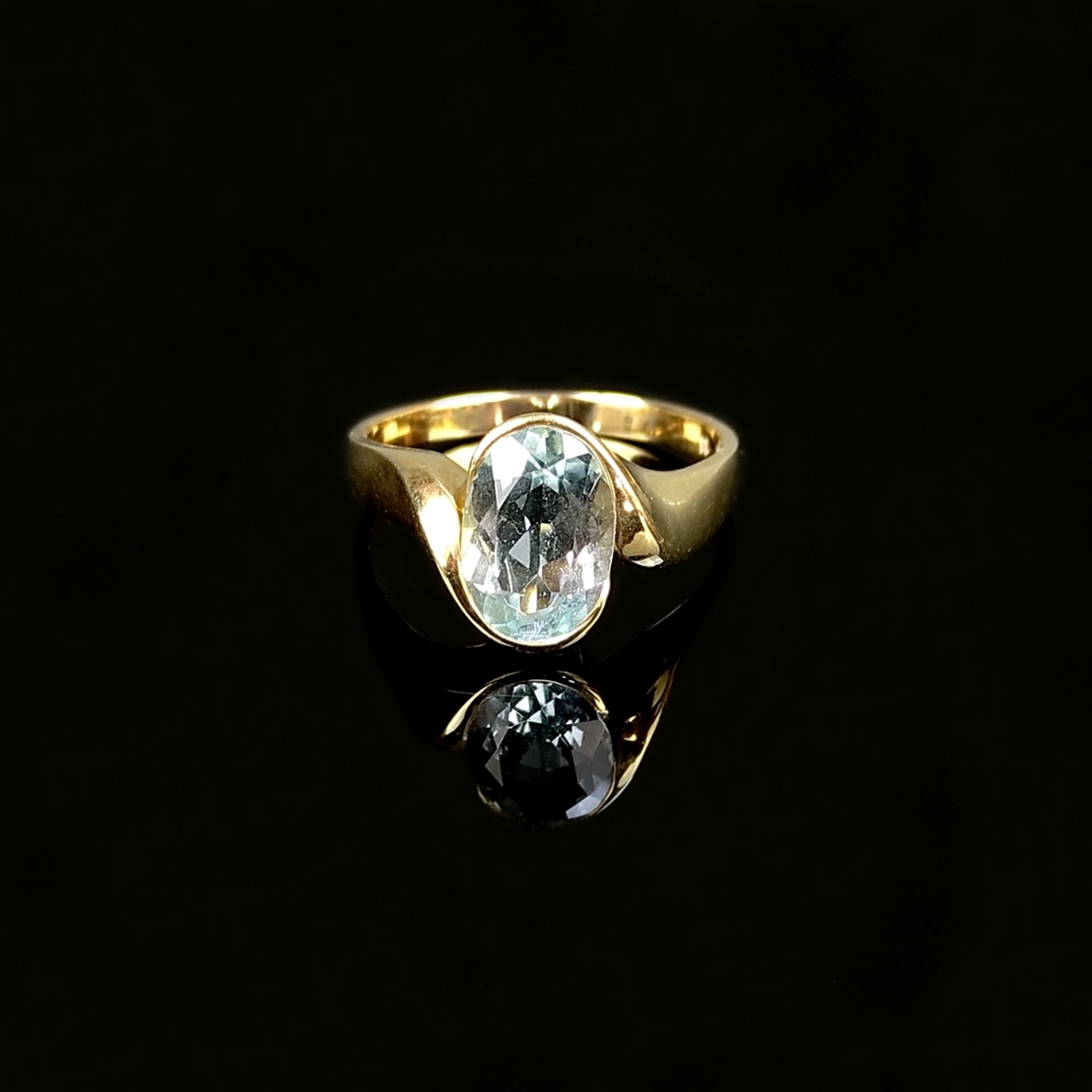Aquamarin-Ring, 585/14K Gelbgold (punziert), 5,92g, mittig oval facettierter Aquamarin, Ringgröße 6 - Bild 2 aus 3