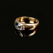 Aquamarin-Diamant-Ring, 750/18K Gelbgold (punziert), 4,98g, mittig oval facettierter Aquamarin, lin