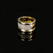 Breiter Diamantring, 585/14K Gelbgold (punziert), 14,42g, schauseitig mittiges Band aus drei Diaman