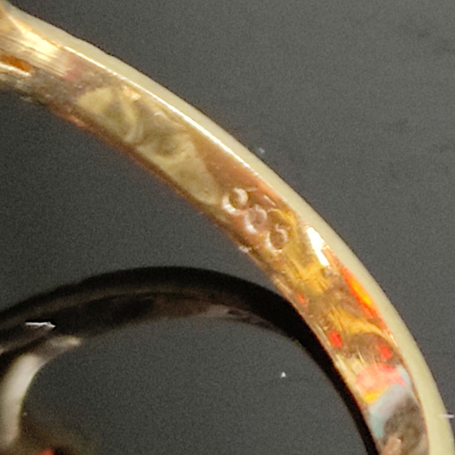 Granat-Ring, 333/8K Gelbgold (punziert), Gesamtgewicht 4,78g, getreppter, ovaler Ringkopf besetzt m - Bild 3 aus 3