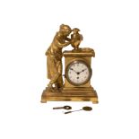 Gold bemalte Standuhr aus Holz mit Sockel und Figur mit Pokal | Gold Painted Wooden Grandfather Clo