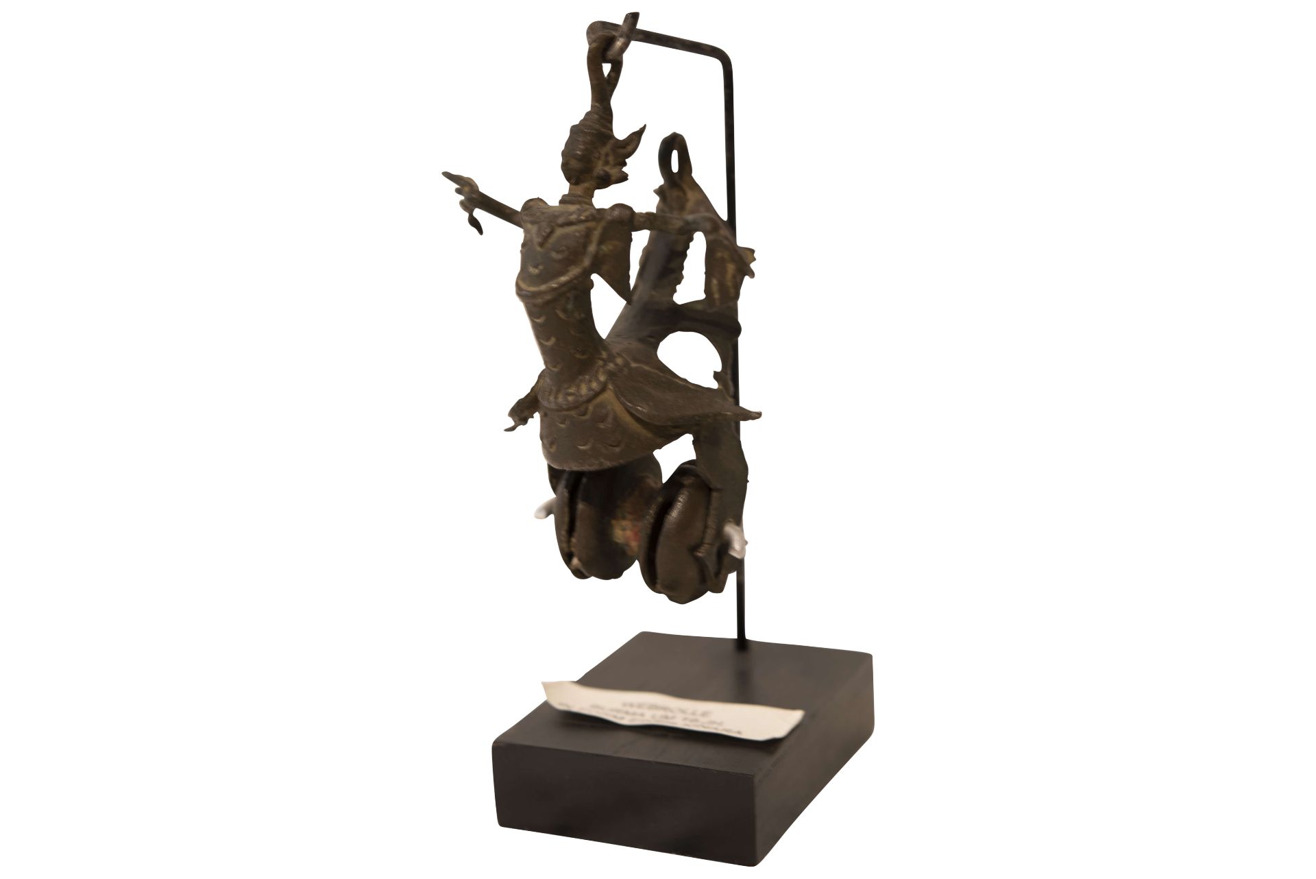 Hängende Asiatische Bronzefigur auf Holzsockel | Hanging Asian Bronze Figure on Wooden Base