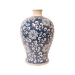 Chinesische Vase Blumenmotive gemarkt | Chinese Vase With Floral Pattern